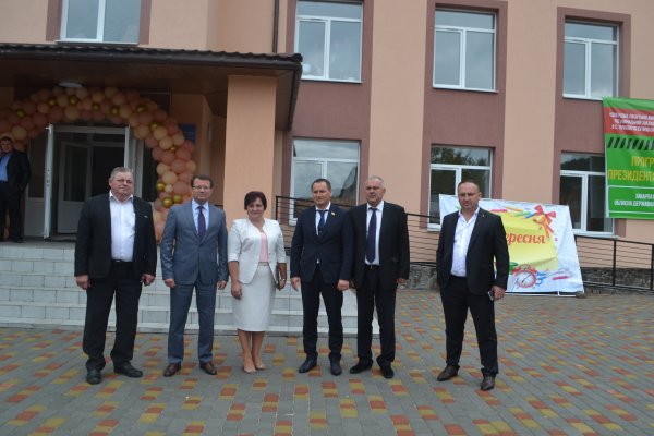 У День Знань на Тячівщині відкрито нову школу - фото