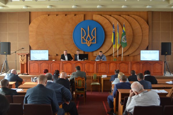 Депутатські звернення, питання майна та призначення головного лікаря Центру первинки -  відбулась сесія Тячівської райради