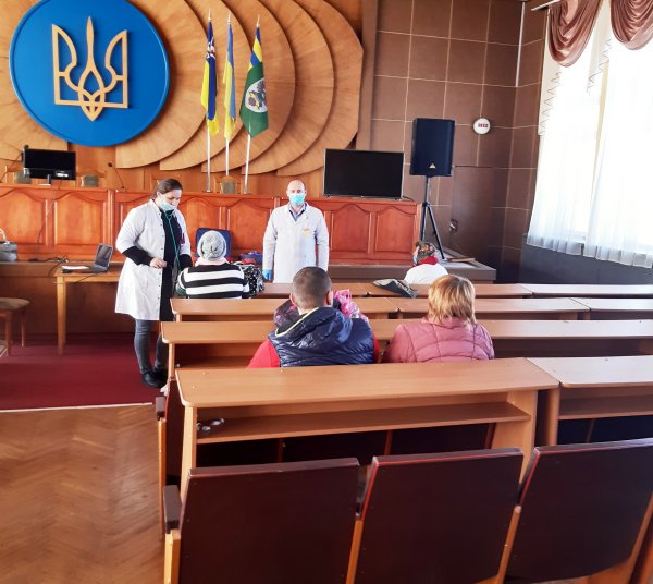 Як у Тячівському районі вакцинують населення проти COVID-19 - фоторепортаж