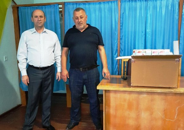 Депутат Тячівської райради Іван Корнута  зустрівся  з  працівниками бюджетної сфери Углянської та Буштинської ОТГ