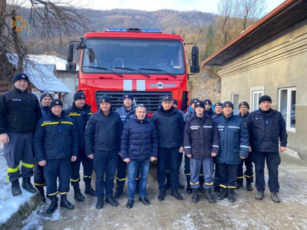Усть-Чорнянський підрозділ ДСНС отримав пожежний автомобіль підвищеної прохідності