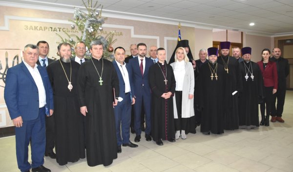 Напередодні різдвяних свят керівники краю зустрілися із представниками Міжконфесійної Духовної Ради Закарпаття