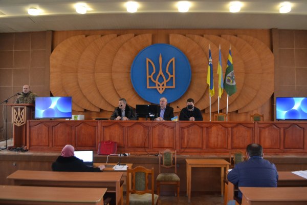 100 тисяч гривень і 2 автомобілі передали  на територіальну оборону депутати Тячівської райради