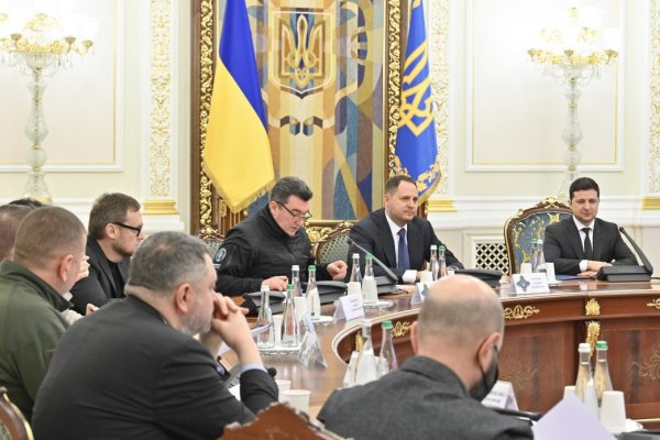 РНБО під головуванням Володимира Зеленського ухвалила рішення про запровадження надзвичайного стану в Україні