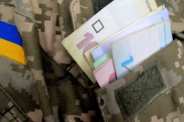 На період дії воєнного стану військовослужбовцям  виплачуватимуть додаткову грошову винагороду