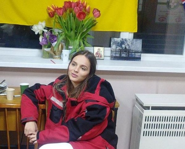Волонтерка Червоного Хреста Міхаела з Румунії - краща водійка перевізник гуманітарних вантажів в Україну