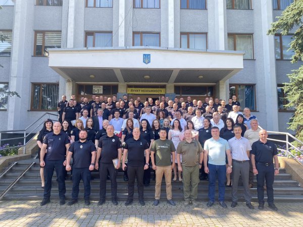 Поліцейських Тячівщини привітали з професійним святом - фото