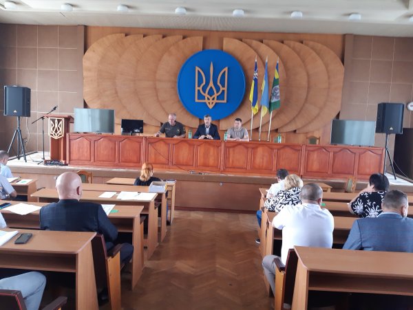 Депутатські звернення, районний бюджет і майно - основні питання чотирнадцятої сесії Тячівської районної ради  VІІІ скликання