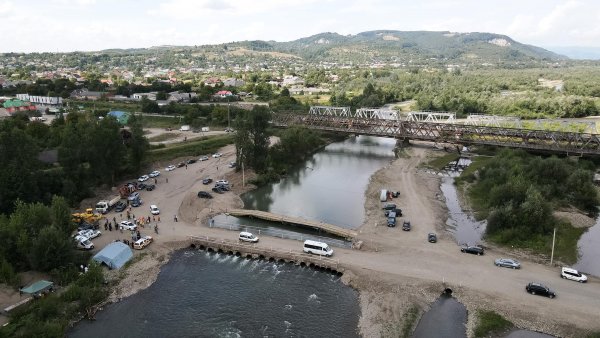 Запрацювали дві тимчасові переправи через річку Тересва