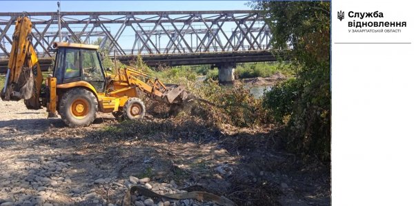 Розпочалися роботи зі зведення тимчасового мосту через річку Тересва з пропускною здатністю до 40 тонн