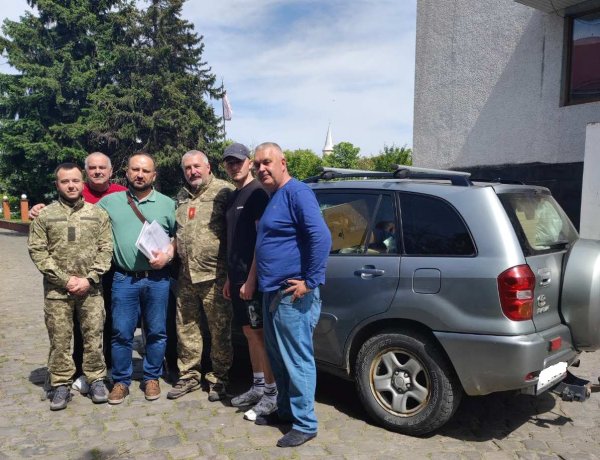 Ще одне авто з Тячівщини відправлено для наших захисників