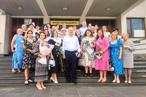 Медиків первинної ланки району привітали зі святом