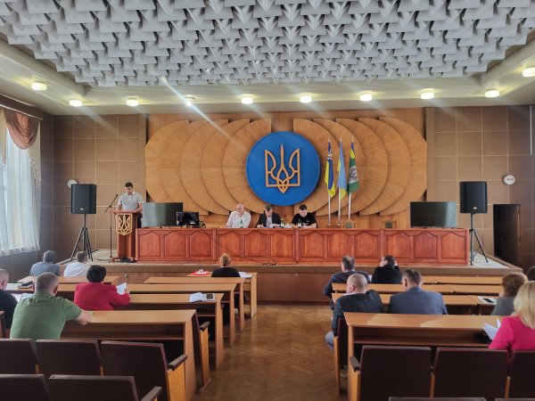 Дороги, бюджет та майно - основні питання 19 сесії Тячівської райради